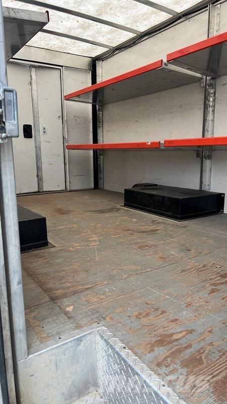 Ford E350 Samochody ciężarowe ze skrzynią zamkniętą