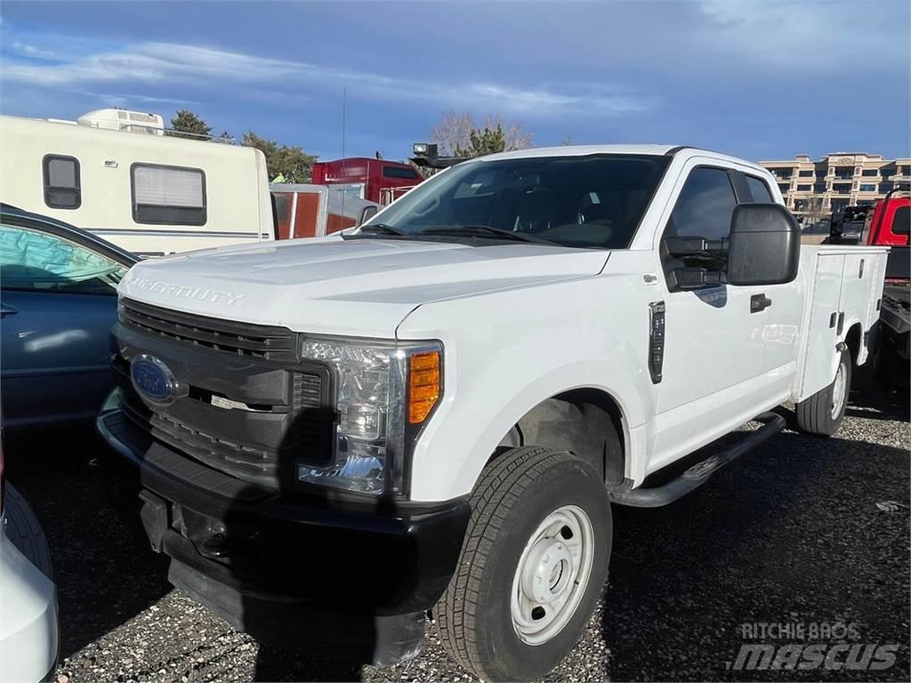 Ford F250 Samochody ratownicze pomocy drogowej