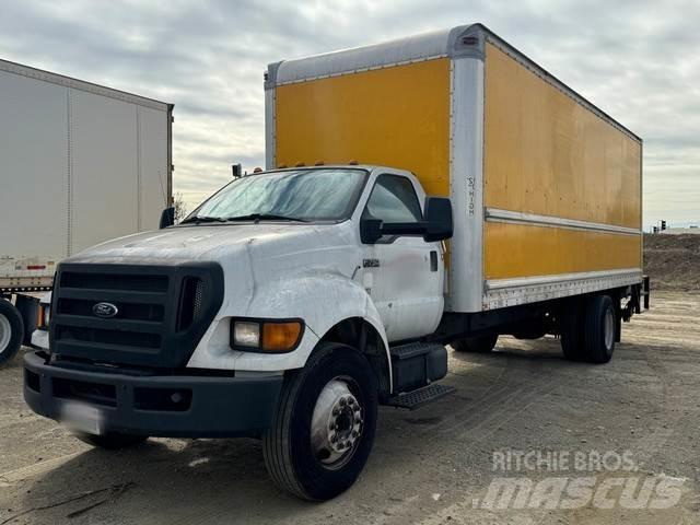 Ford F750 Samochody ciężarowe ze skrzynią zamkniętą