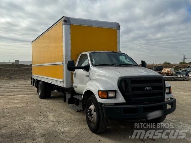 Ford F750 Samochody ciężarowe ze skrzynią zamkniętą
