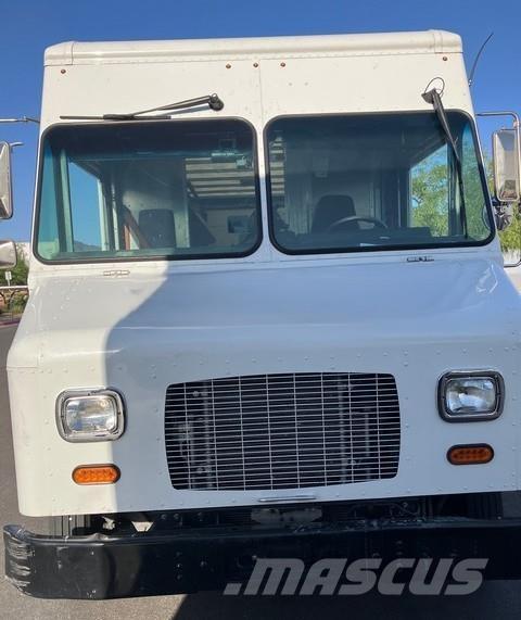 Ford P1000 F59 Samochody ciężarowe ze skrzynią zamkniętą