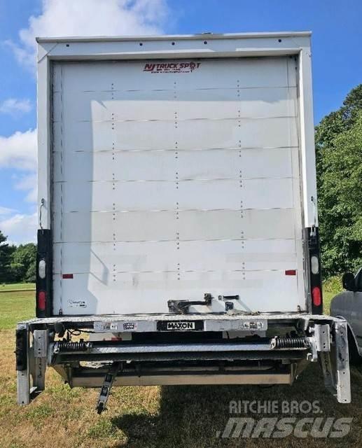 Freightliner M2 Samochody ciężarowe ze skrzynią zamkniętą