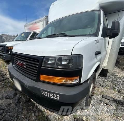 GMC Savana 4500 Samochody ciężarowe ze skrzynią zamkniętą