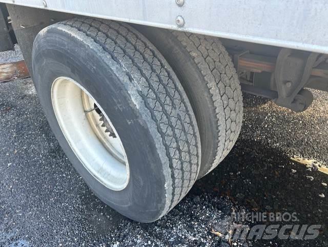 Hino 268 Samochody ciężarowe ze skrzynią zamkniętą