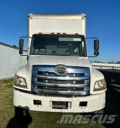 Hino 268 Samochody ciężarowe ze skrzynią zamkniętą