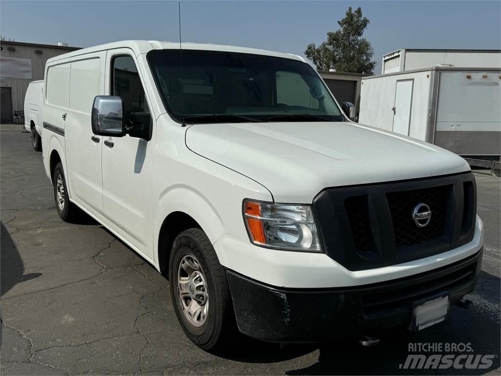 Nissan NV3500 HD Samochody dostawcze ze skrzynią zamkniętą