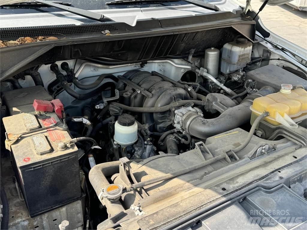 Nissan NV3500 HD Samochody dostawcze ze skrzynią zamkniętą