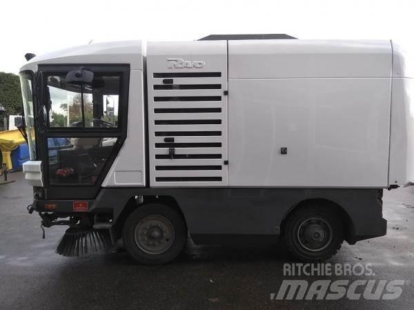 Ravo 530STH Zamiatarki - Zgarniarki - Odśnieżarki