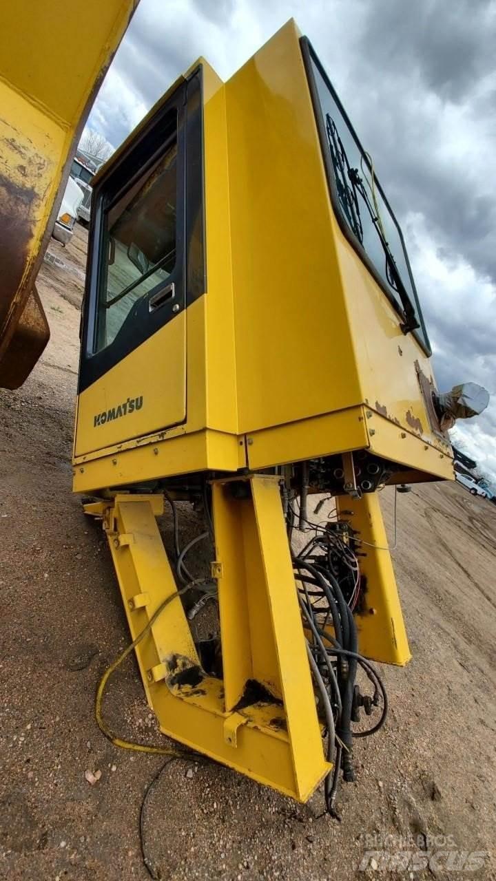 Komatsu WA1200 Kabiny i wnętrze