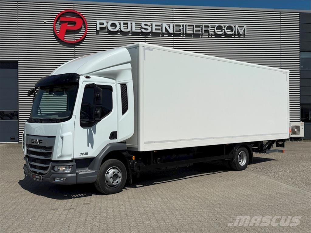 DAF XB230 med lift Samochody ciężarowe ze skrzynią zamkniętą