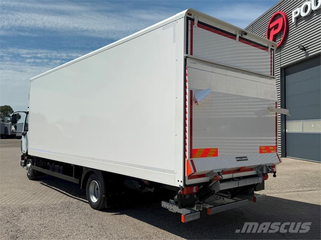DAF XB230 med lift Samochody ciężarowe ze skrzynią zamkniętą