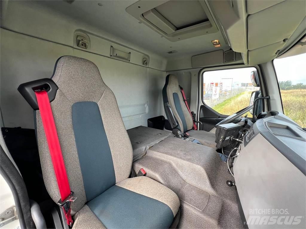 Volvo FE320 6x2*4 Samochody ciężarowe ze skrzynią zamkniętą