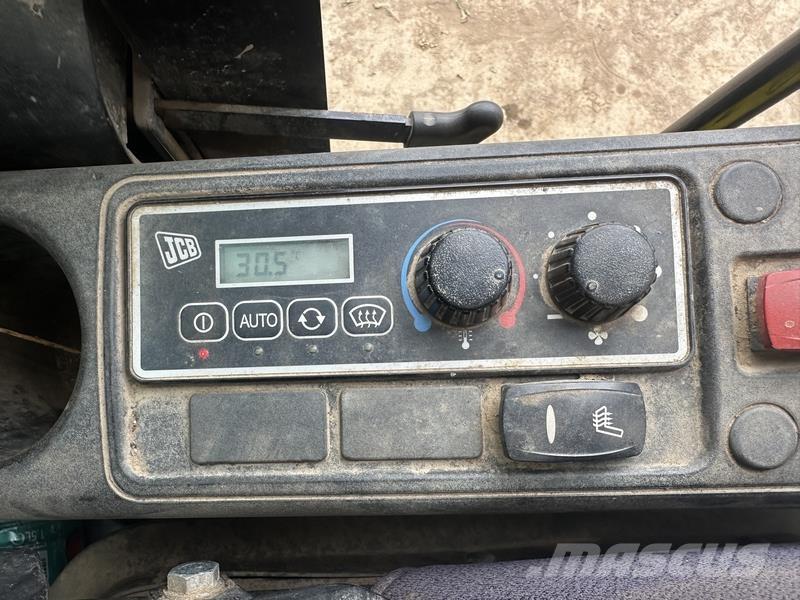 JCB JS130 Koparki gąsienicowe