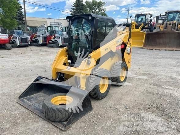 CAT 242D3 Ładowarki burtowe