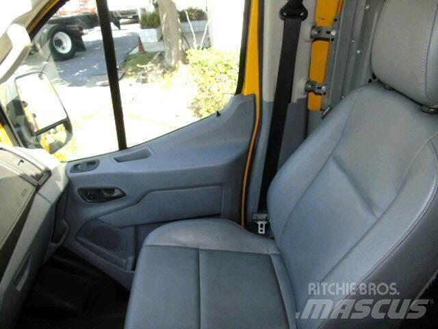 Ford TRANSIT 250 CAR Samochody ciężarowe ze skrzynią zamkniętą