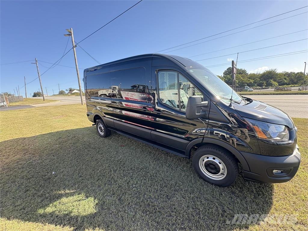 FRD 250 TRANS Samochody ciężarowe ze skrzynią zamkniętą