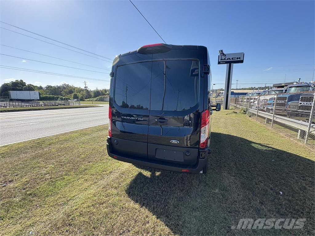 FRD 250 TRANS Samochody ciężarowe ze skrzynią zamkniętą