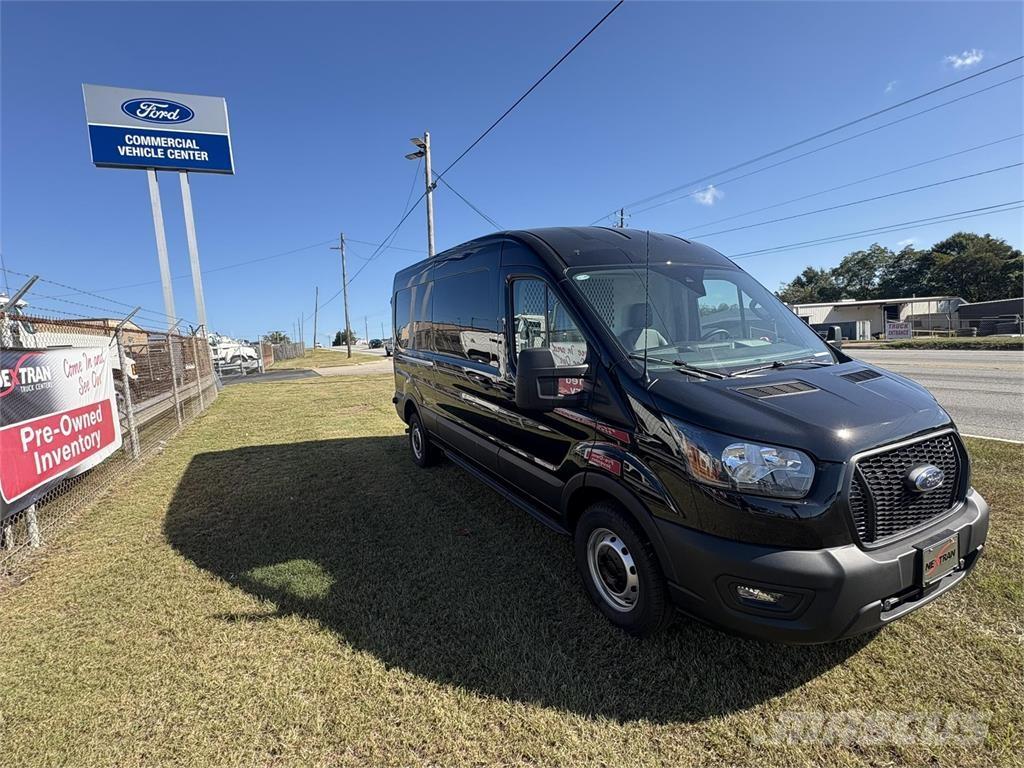 FRD 250 TRANS Samochody ciężarowe ze skrzynią zamkniętą