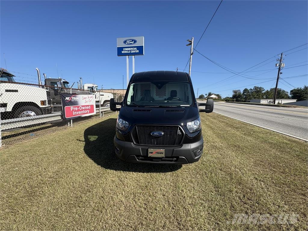 FRD 250 TRANS Samochody ciężarowe ze skrzynią zamkniętą