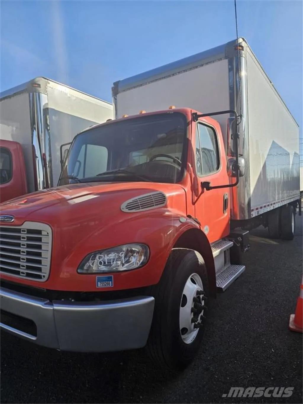 Freightliner M2 Samochody ciężarowe ze skrzynią zamkniętą