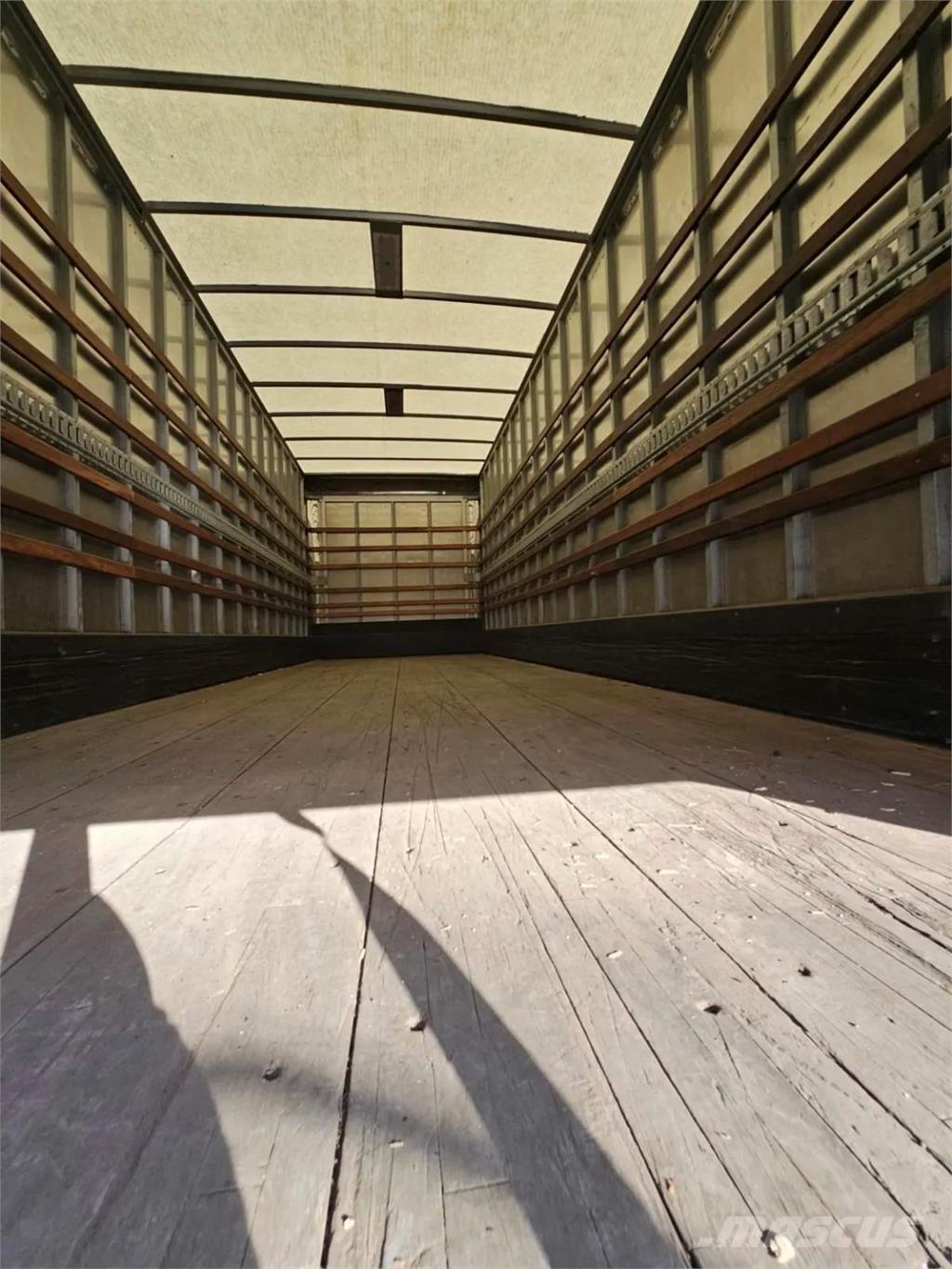 Freightliner M2 Samochody ciężarowe ze skrzynią zamkniętą
