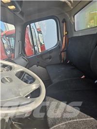 Freightliner M2 Samochody ciężarowe ze skrzynią zamkniętą