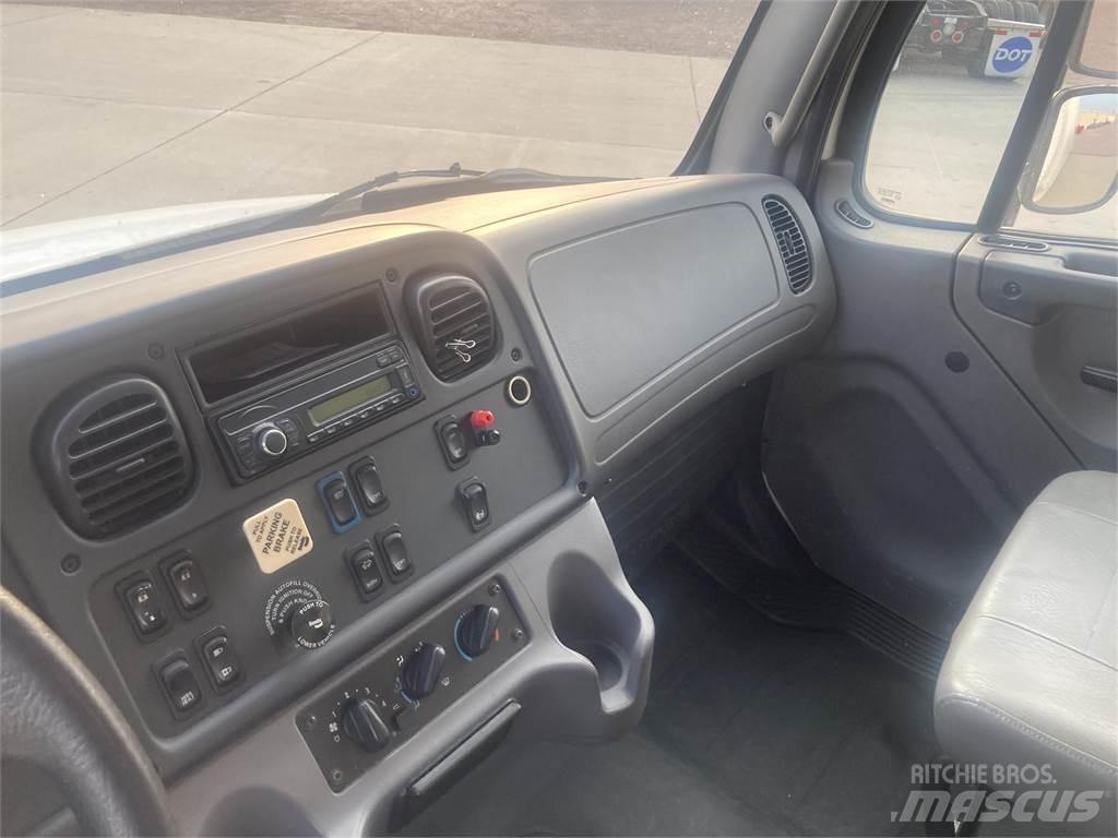 Freightliner M2 106 Pojazdy pod zabudowę