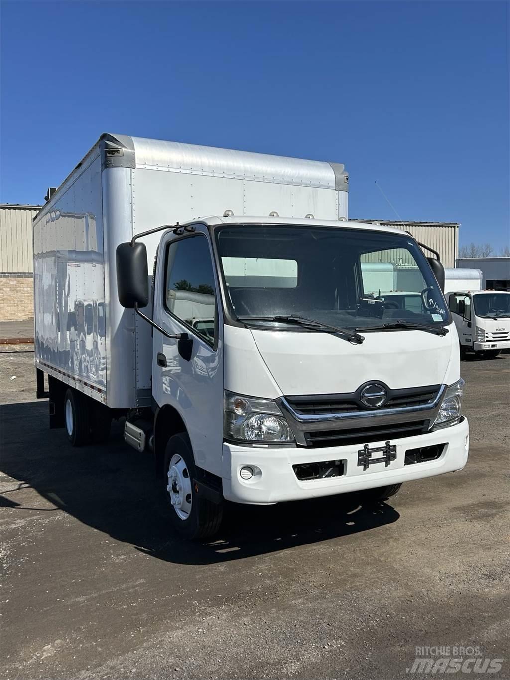 Hino 155 Samochody ciężarowe ze skrzynią zamkniętą