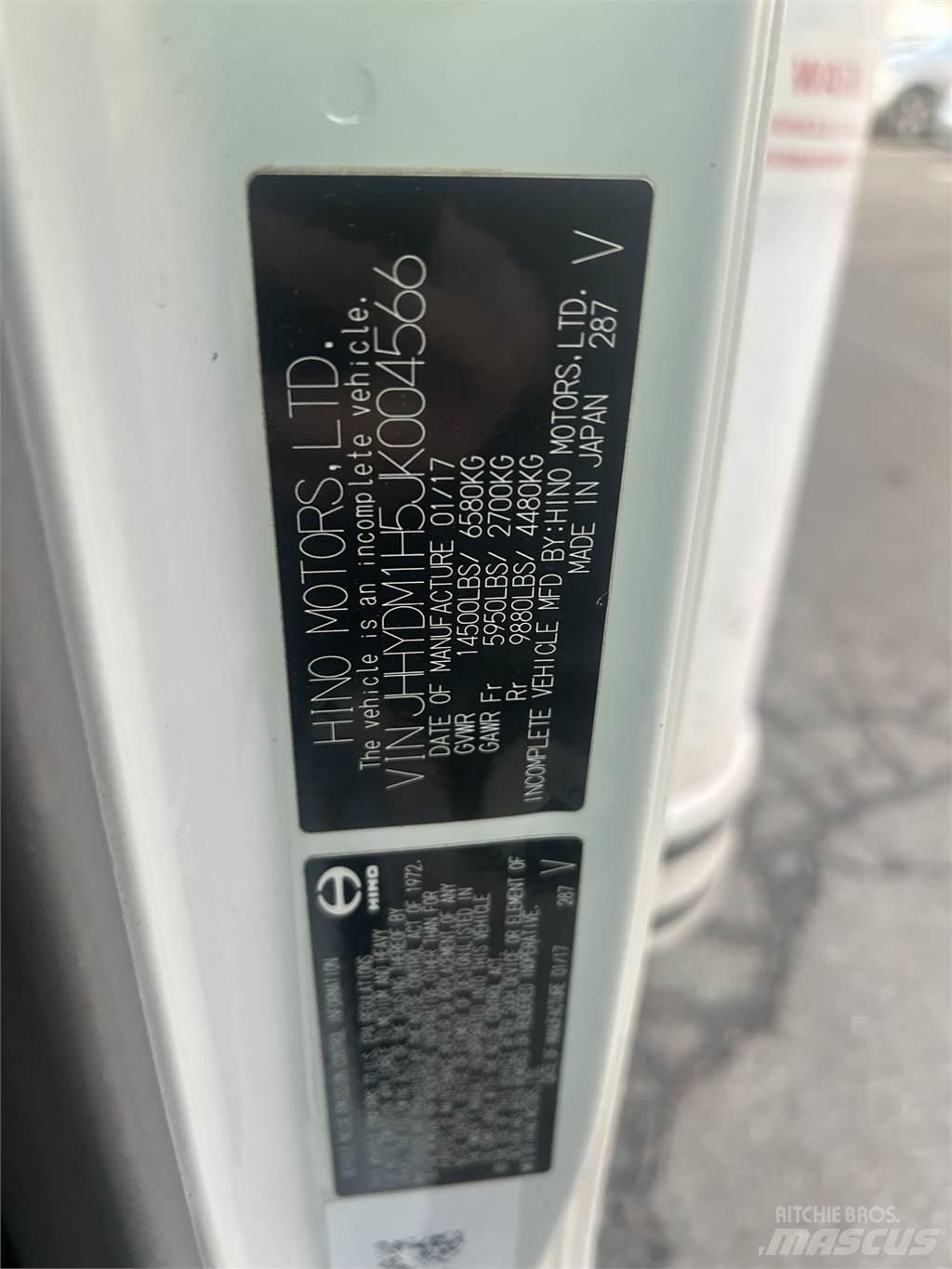 Hino 155 Samochody ciężarowe ze skrzynią zamkniętą