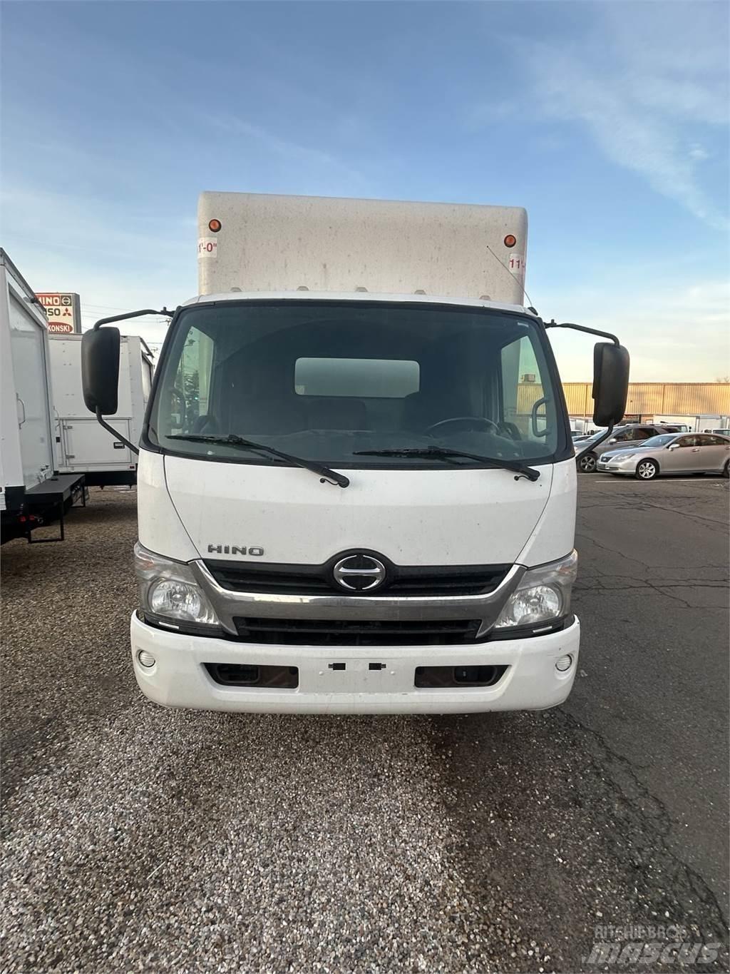 Hino 155 Samochody ciężarowe ze skrzynią zamkniętą