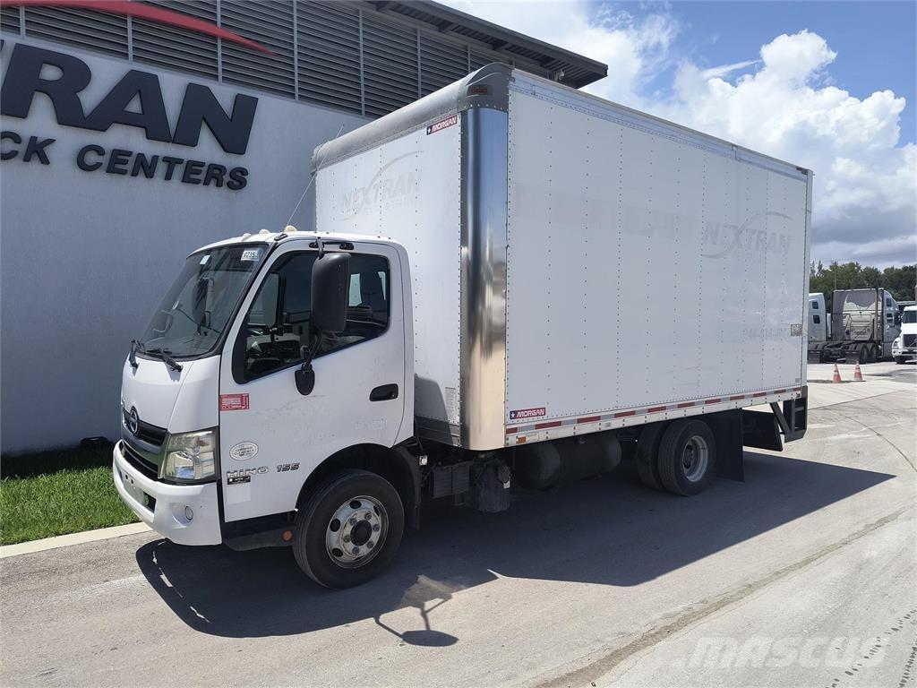 Hino 155 Samochody ciężarowe ze skrzynią zamkniętą