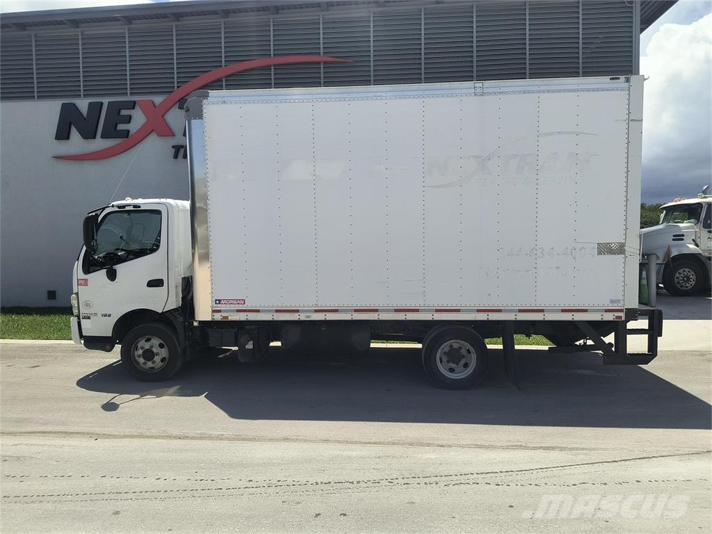 Hino 155 Samochody ciężarowe ze skrzynią zamkniętą
