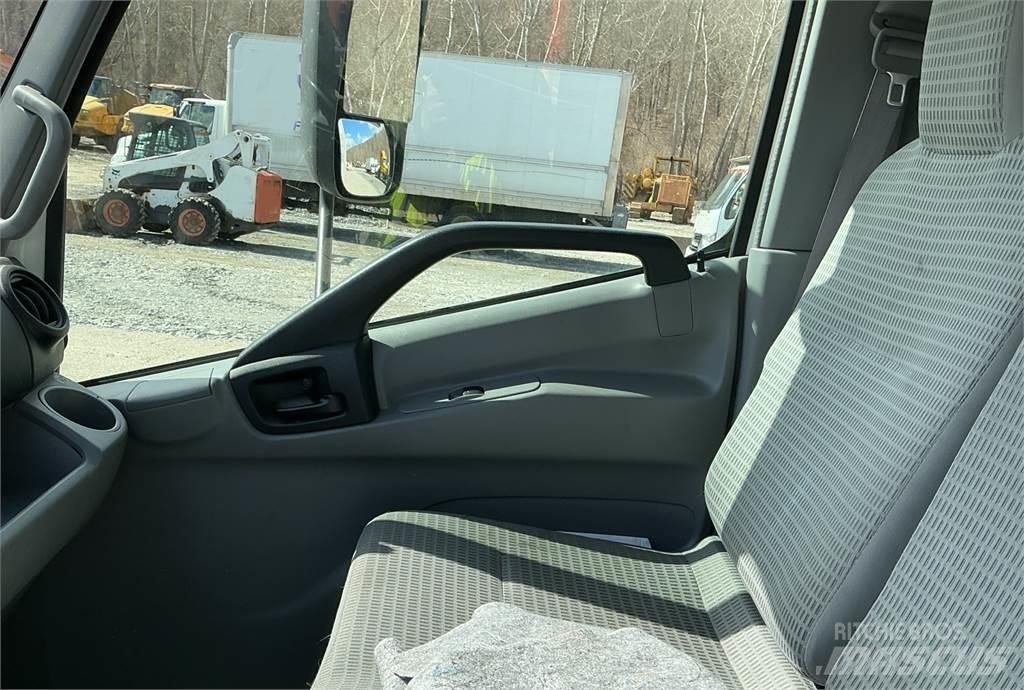 Hino 195 Samochody ciężarowe ze skrzynią zamkniętą