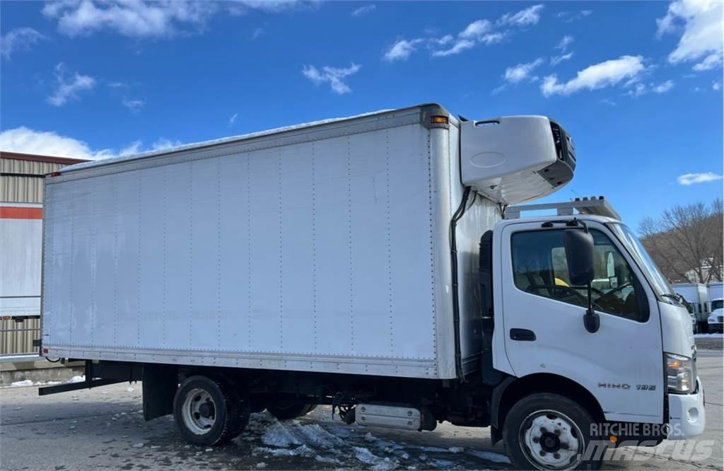 Hino 195 Samochody ciężarowe ze skrzynią zamkniętą