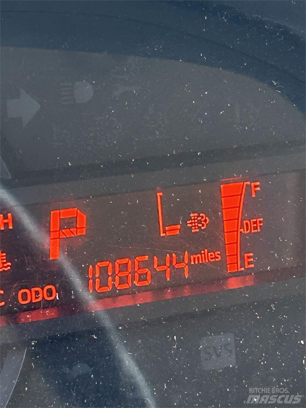 Hino 195 Samochody ciężarowe ze skrzynią zamkniętą
