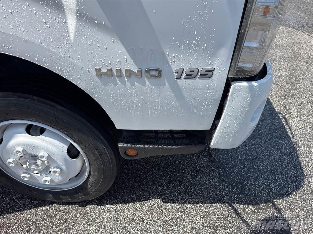Hino 195 Samochody ciężarowe ze skrzynią zamkniętą