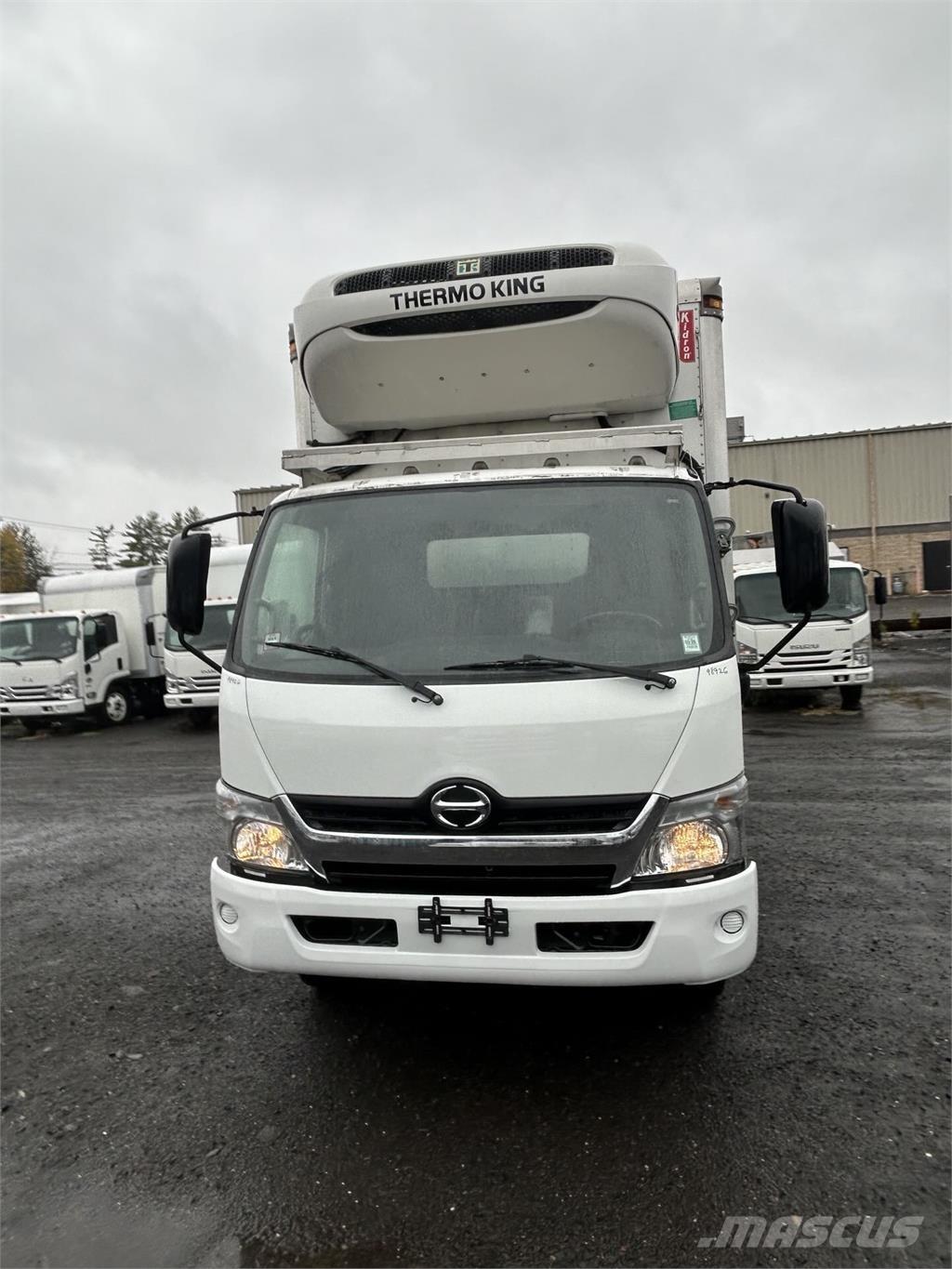 Hino 195 Samochody ciężarowe ze skrzynią zamkniętą
