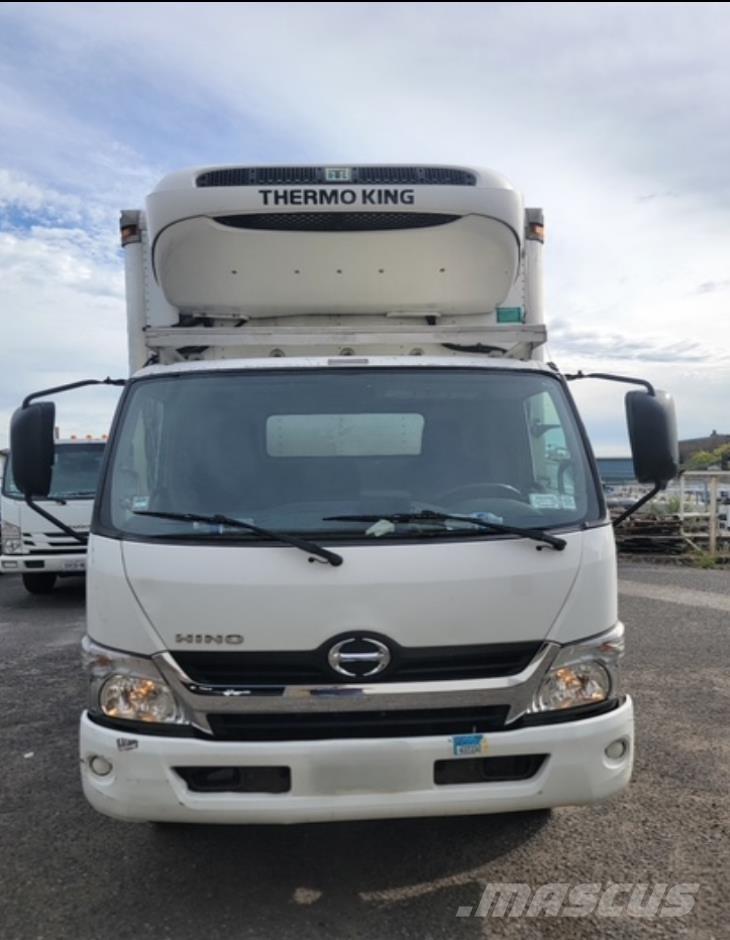 Hino 195 Samochody ciężarowe ze skrzynią zamkniętą