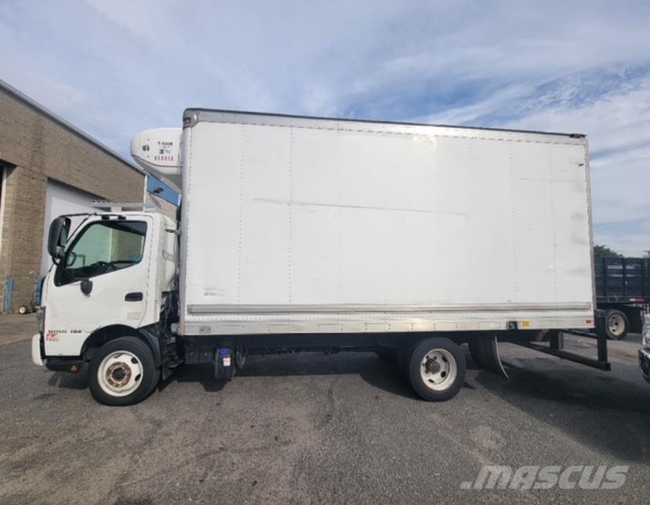 Hino 195 Samochody ciężarowe ze skrzynią zamkniętą