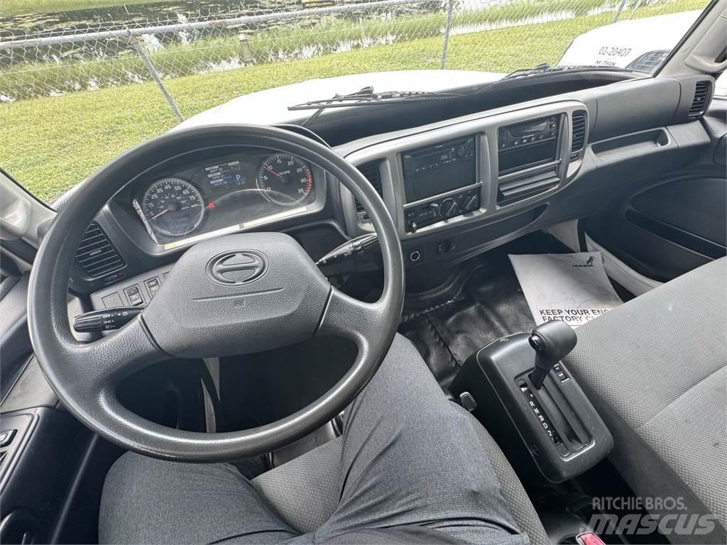 Hino 268 Samochody ciężarowe ze skrzynią zamkniętą