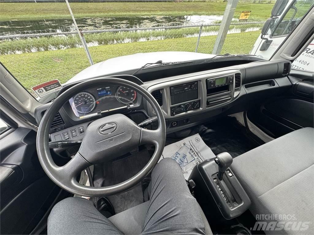 Hino 268 Samochody ciężarowe ze skrzynią zamkniętą