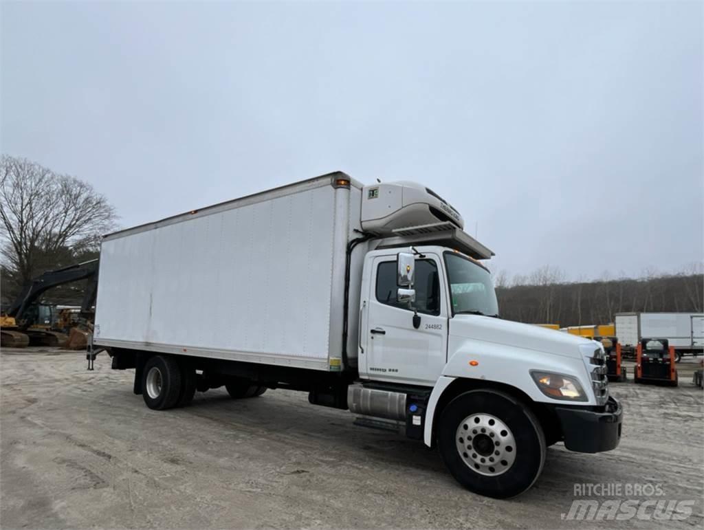 Hino 268 Samochody ciężarowe ze skrzynią zamkniętą