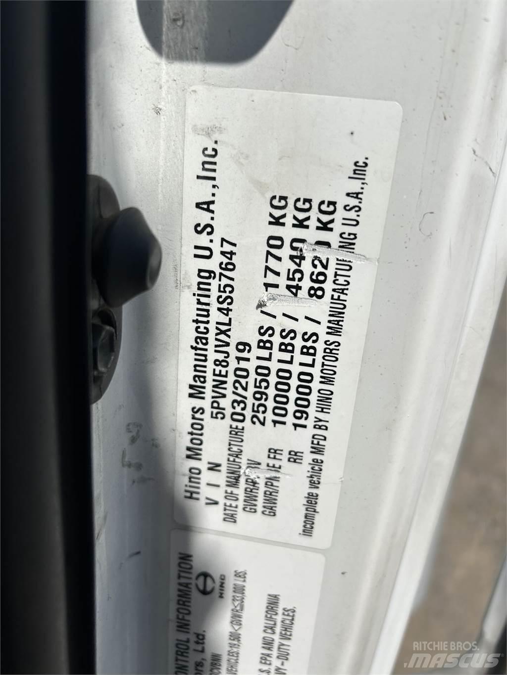 Hino 268 Samochody ciężarowe ze skrzynią zamkniętą