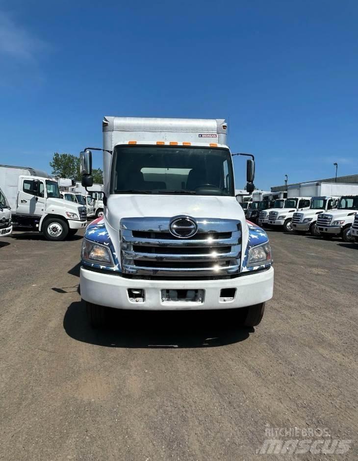 Hino 268 Samochody ciężarowe ze skrzynią zamkniętą