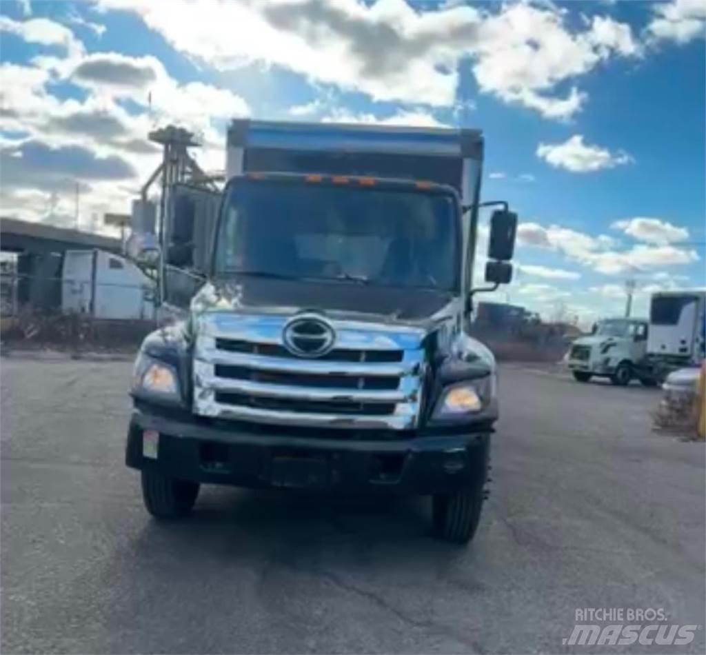 Hino 268A Samochody ciężarowe ze skrzynią zamkniętą