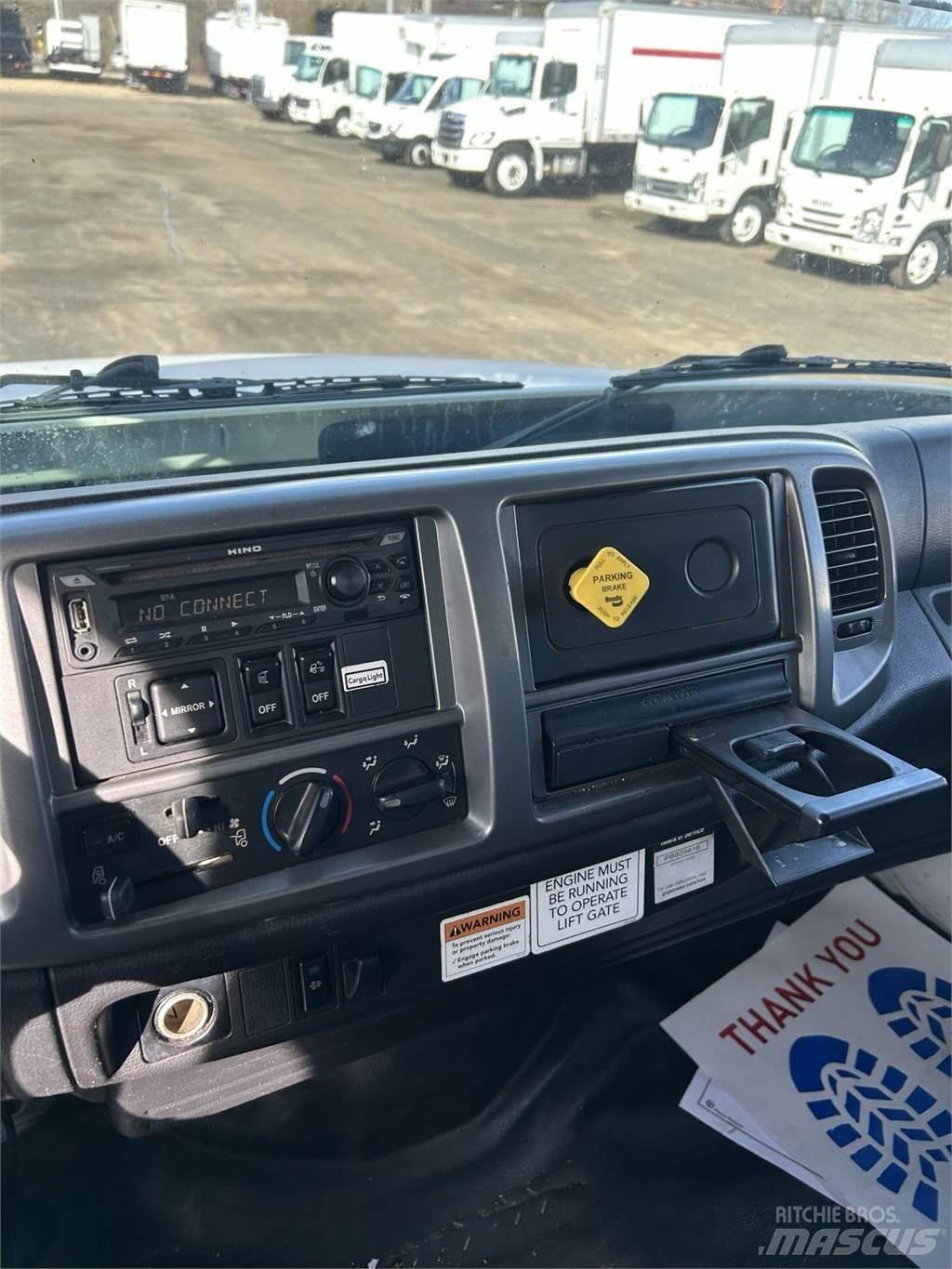 Hino 268A Samochody ciężarowe ze skrzynią zamkniętą