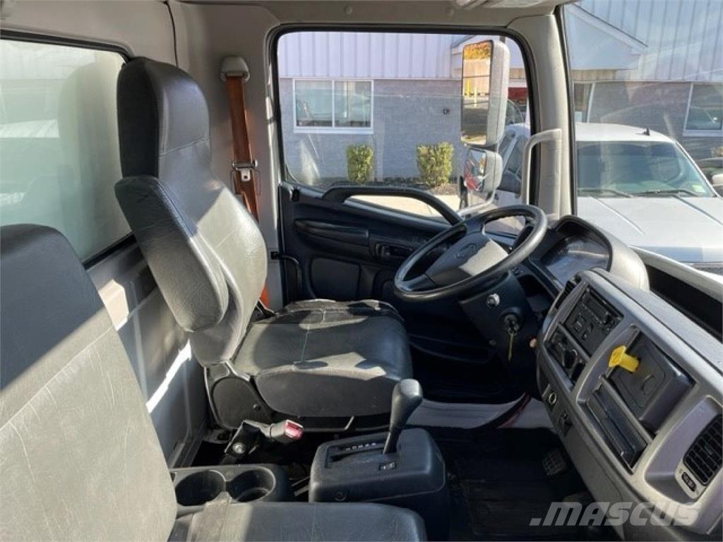 Hino 268A Samochody ciężarowe ze skrzynią zamkniętą