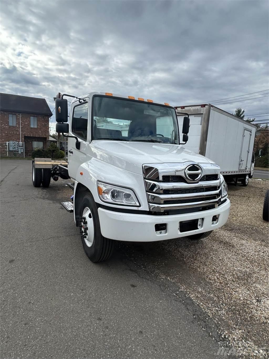 Hino L6 Samochody ciężarowe ze skrzynią zamkniętą