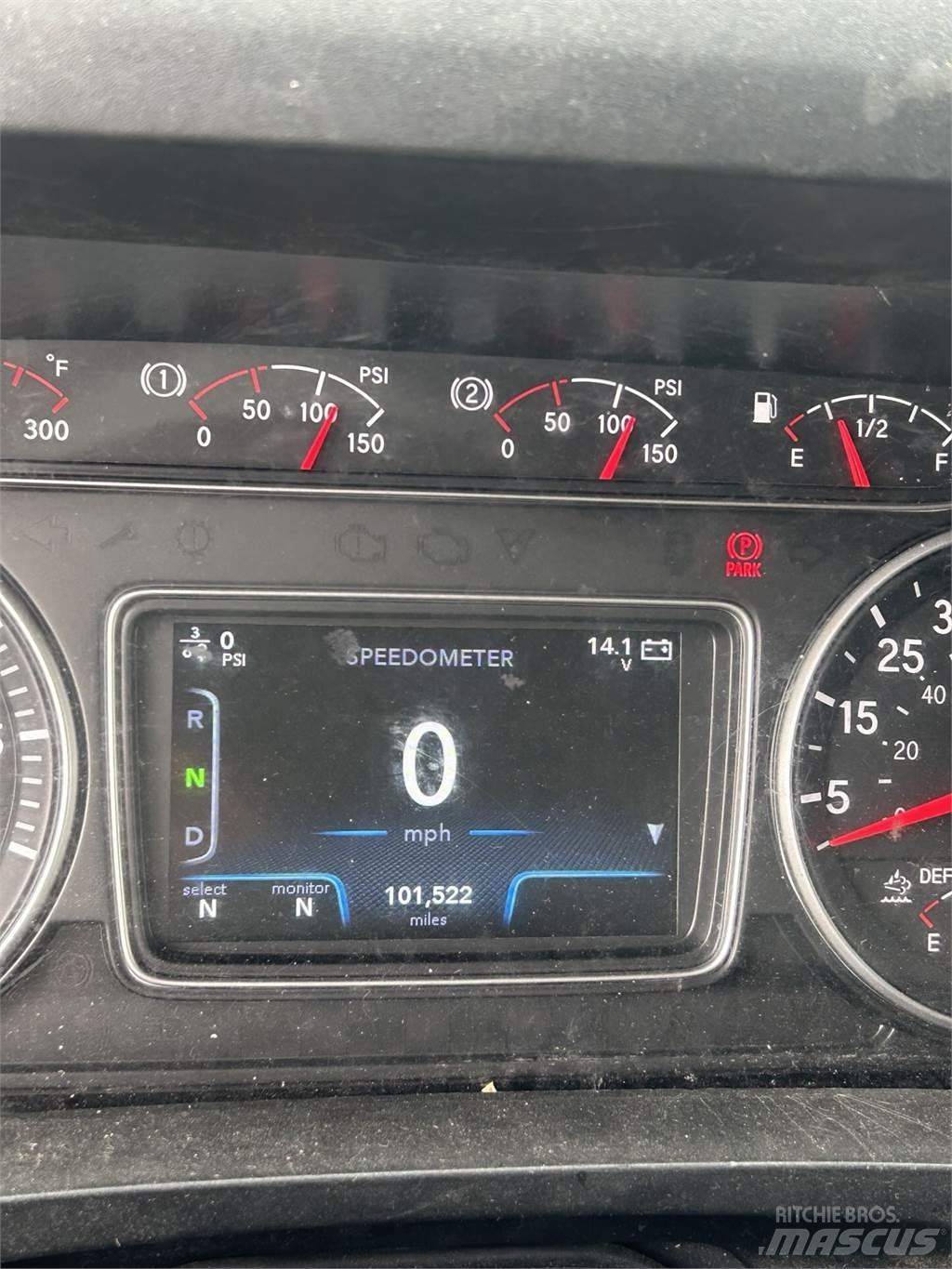 International 4300 Samochody ciężarowe ze skrzynią zamkniętą