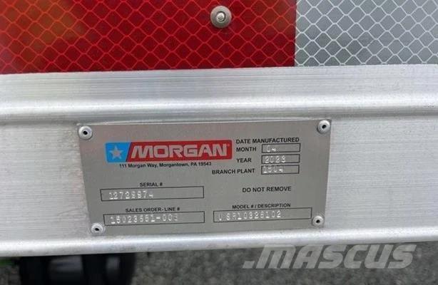 International 4300 Samochody ciężarowe ze skrzynią zamkniętą